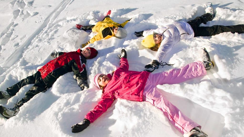 ski en famille a la location de vacances azureva murol puy de dome 