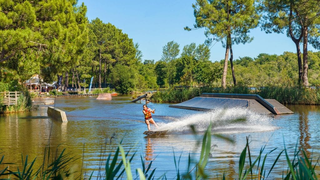 _0007_location-vacances-lacanau-azureva-gironde-pole-glisse-wakeboard