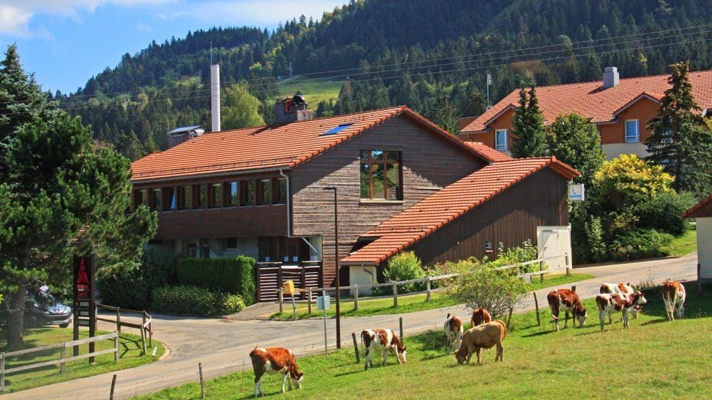 location de vacances azureva metabief dans le jura a la montagne l'ete 