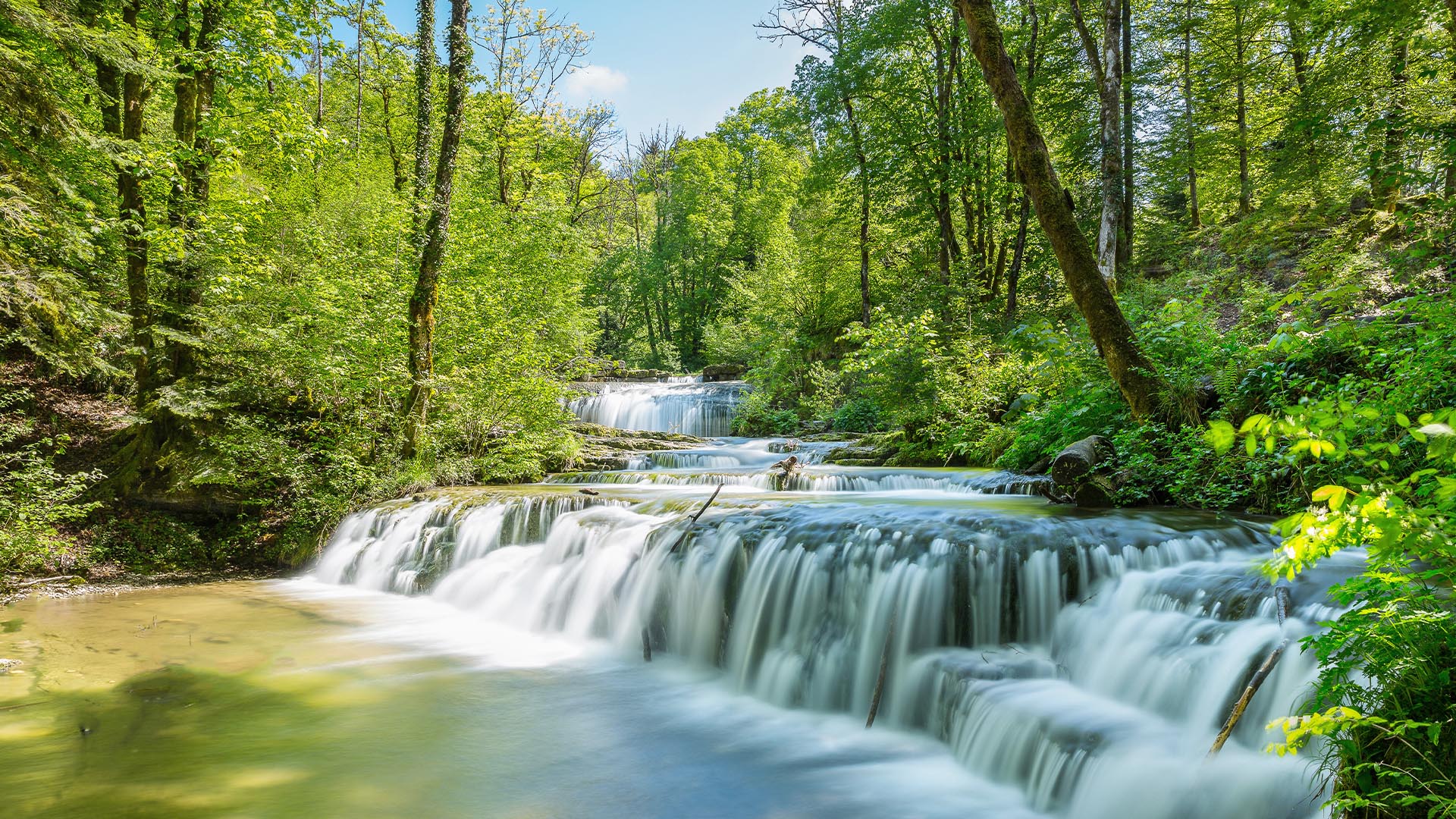 cascade de la location de vacances azureva metabief dans le jura 