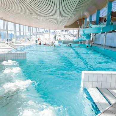 la piscine du village vacances de bussang a la neige