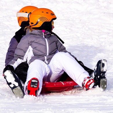 le village vacances en famille a la neige en luge a la clusaz 