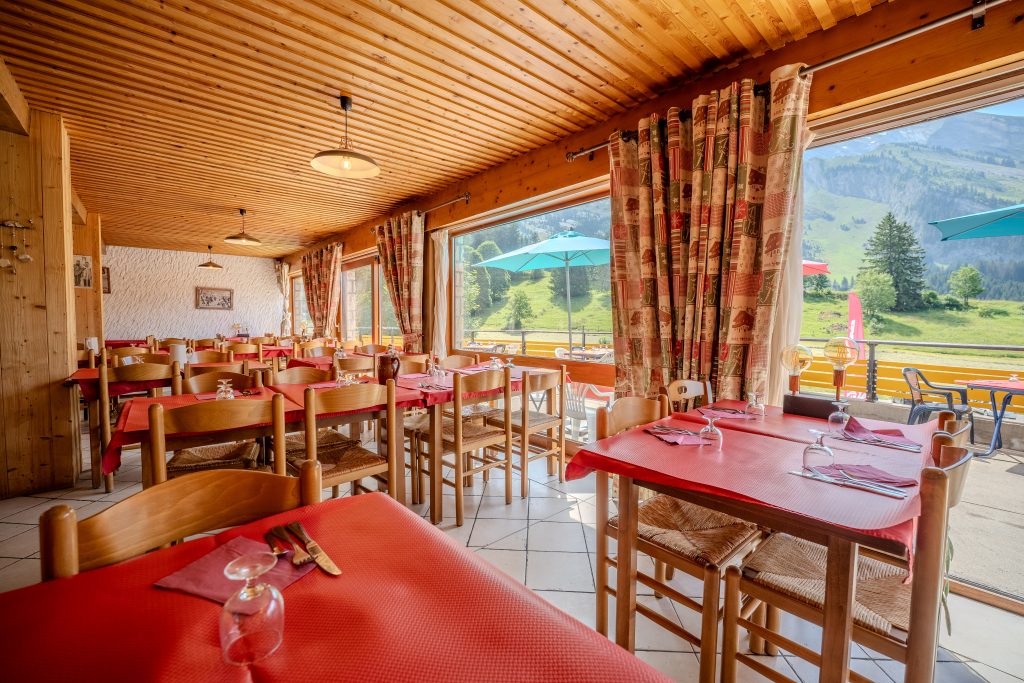 salon commun à la clusaz 