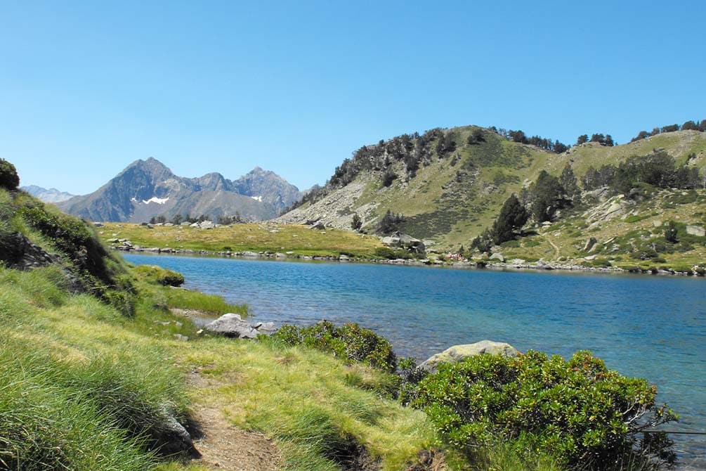 randonnee au lac avec la location de vacances azureva a piau engaly 