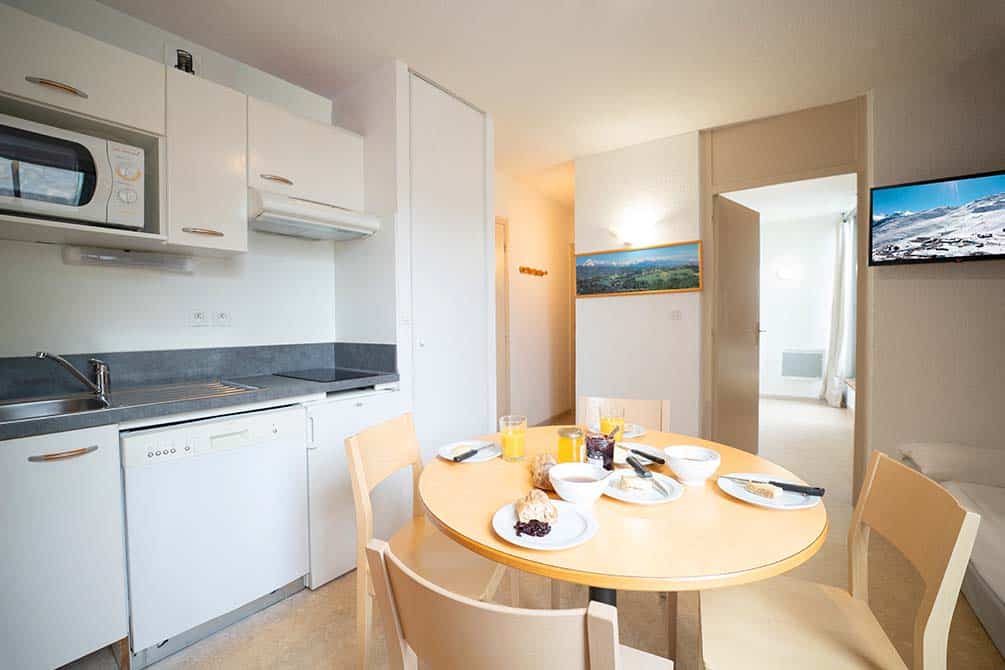 cuisine famille du logement de la location de vacances azureva a piau engaly 