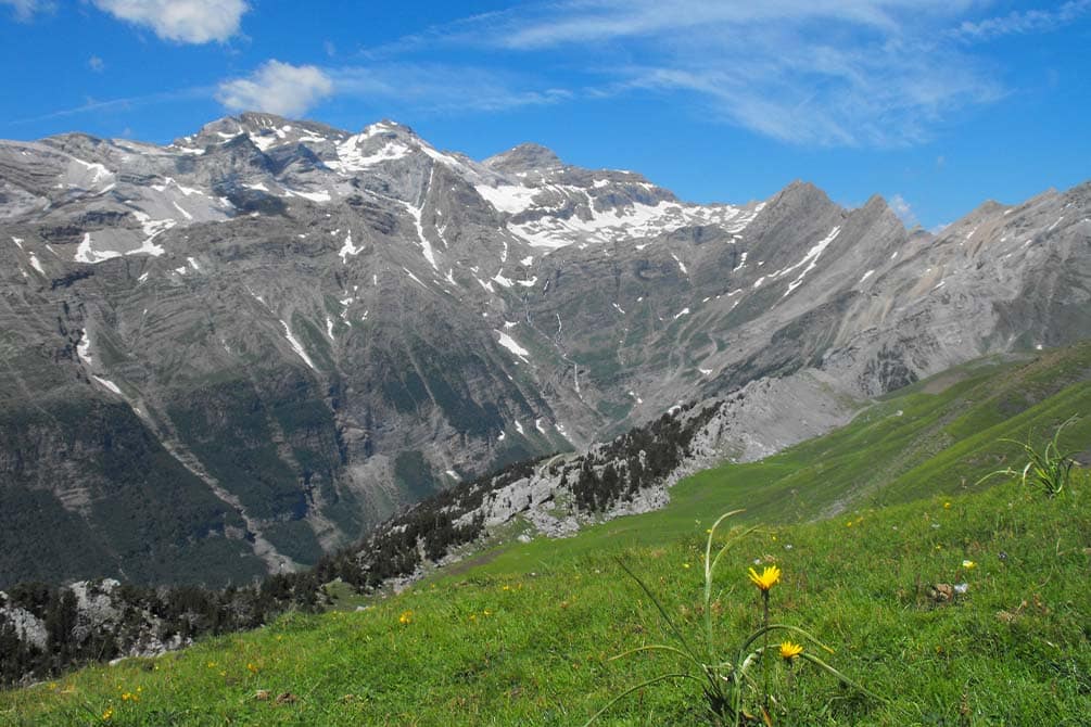 nature de la montagne avec la location de vacances azureva a piau engaly 