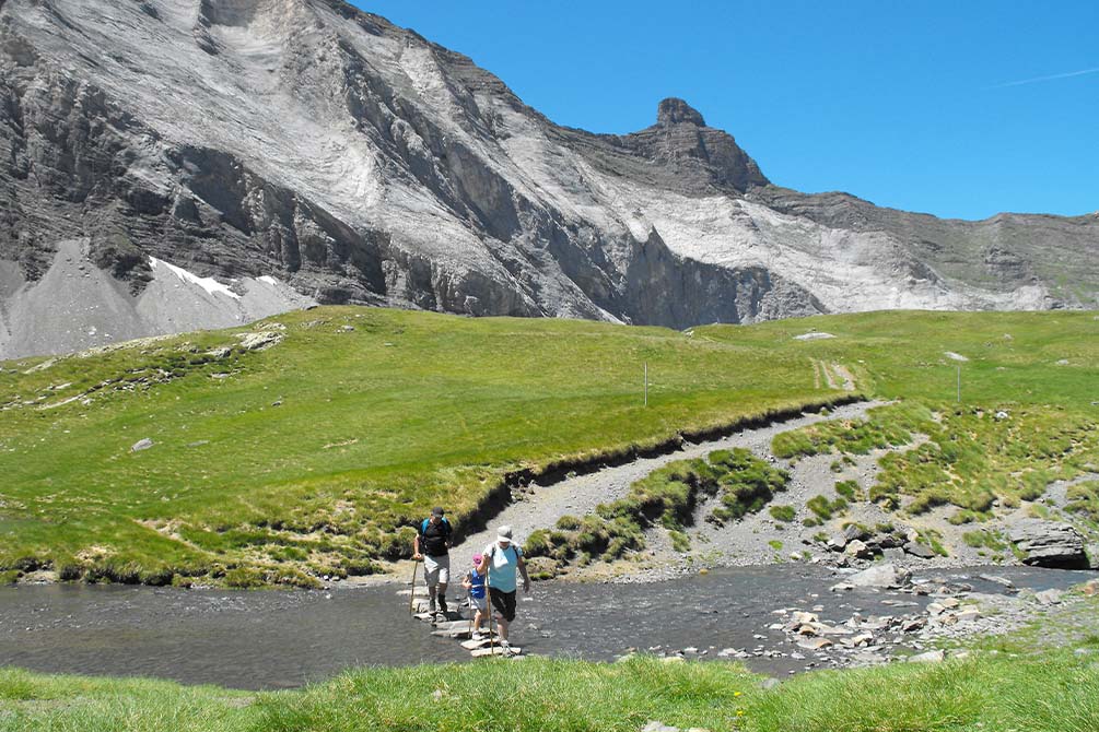 randonnee en montagne a la location de vacances azureva a piau engaly 