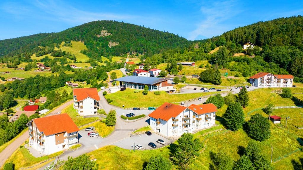 la montagne du massif des vosges avec le village vacances azureva bussang 2