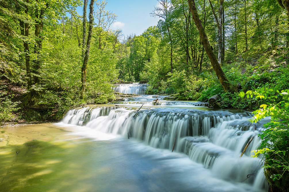 la cascade avec la location de vacances azureva a metabief dans le jura 