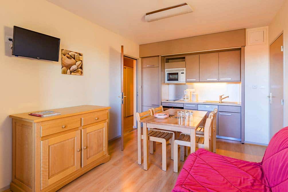 le salon du logement de la location de vacances azureva a metabief dans le jura 