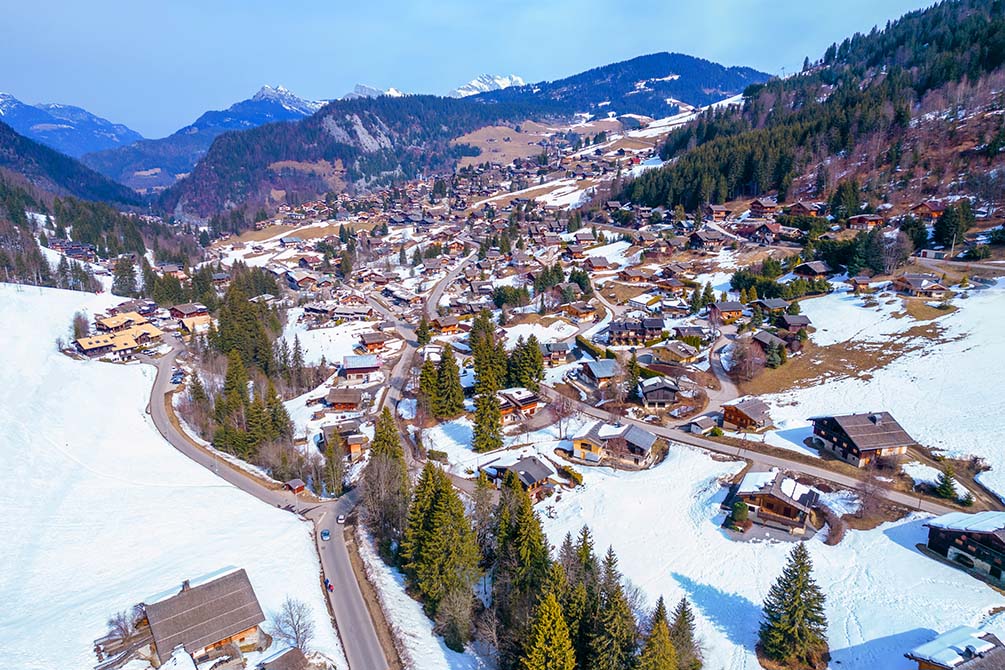 ski a la montagne avec la location de vacances azureva a la clusaz les aravis 