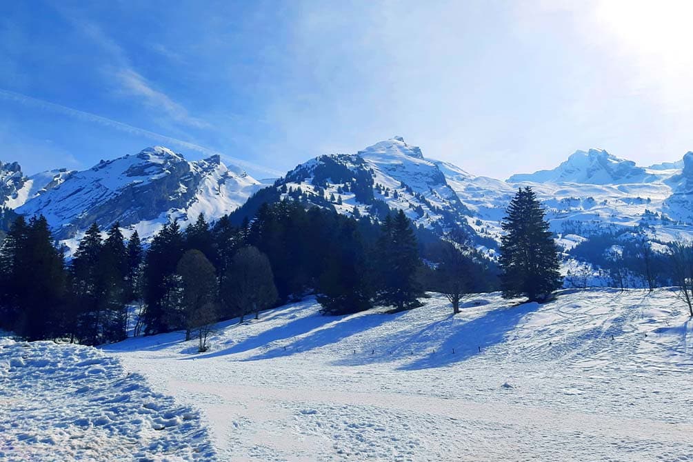 ski avec la location de vacances azureva a la clusaz les aravis 