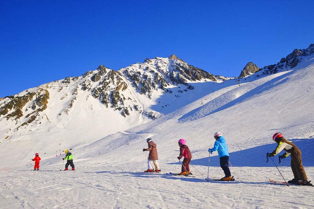 cours de ski avec esf l'hiver a la location de vacances azureva a la mongie  