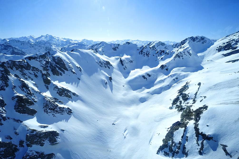 du ski dans les hautes pyrenees l'hiver a la location de vacances azureva a la mongie 