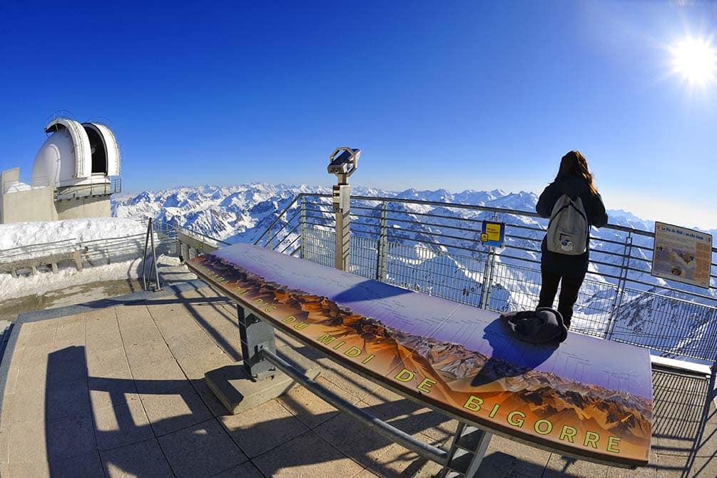 terrasse au pic du midi en hiver a la location de vacances azureva a la mongie 