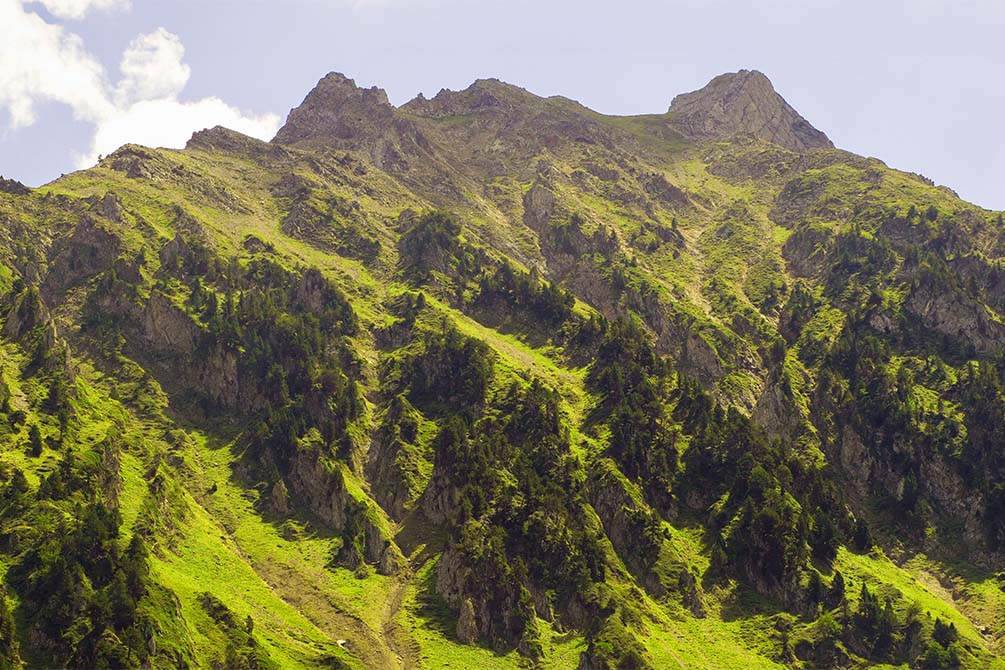 les pyrenees l'été avec la location de vacances azureva a la mongie 