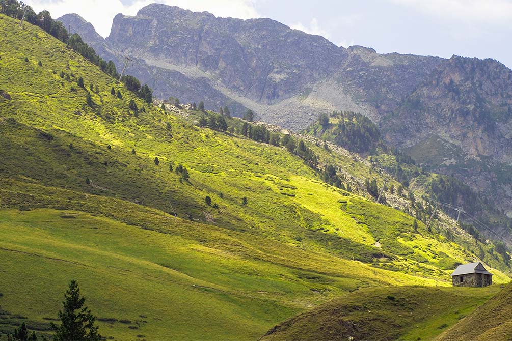 la montagne l'été avec la location de vacances azureva a la mongie dans les pyrenees 