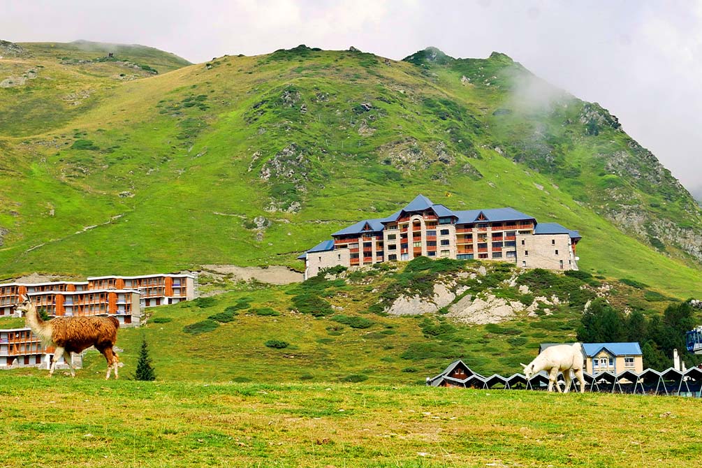 residence a la montagne avec la location de vacances azureva a la mongie dans les pyrenees 
