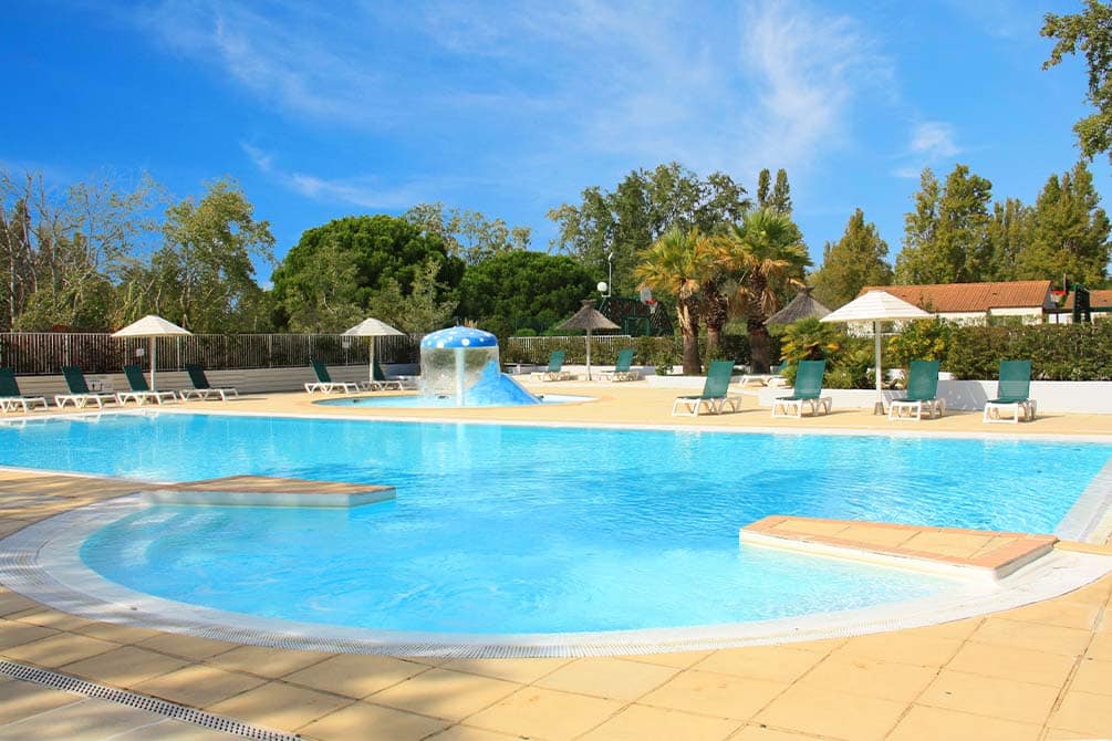 la piscine de votre location de vacances azureva au grau du roi 
