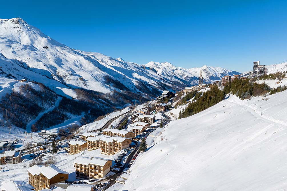 la residence de vacances dans les alpes aux menuires a la neige 2