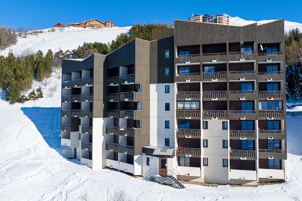 la neige a la résidence de vacances azureva aux menuires a la montagne 