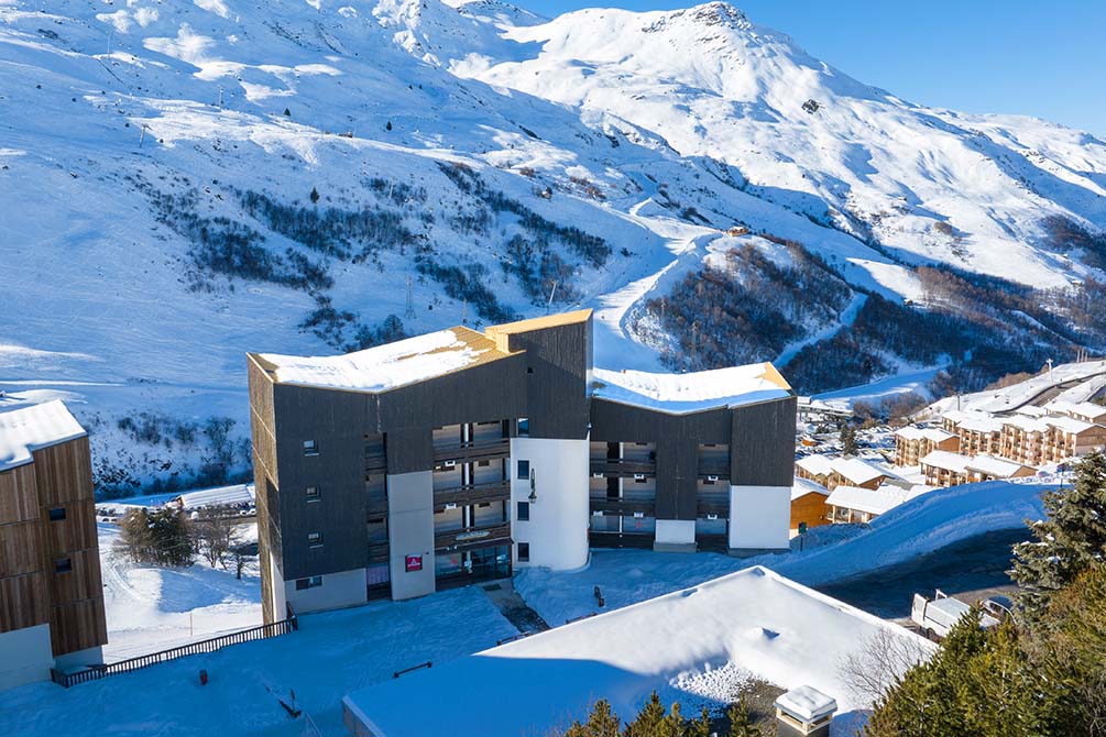 la neige a la résidence de vacances azureva aux menuires en savoie 