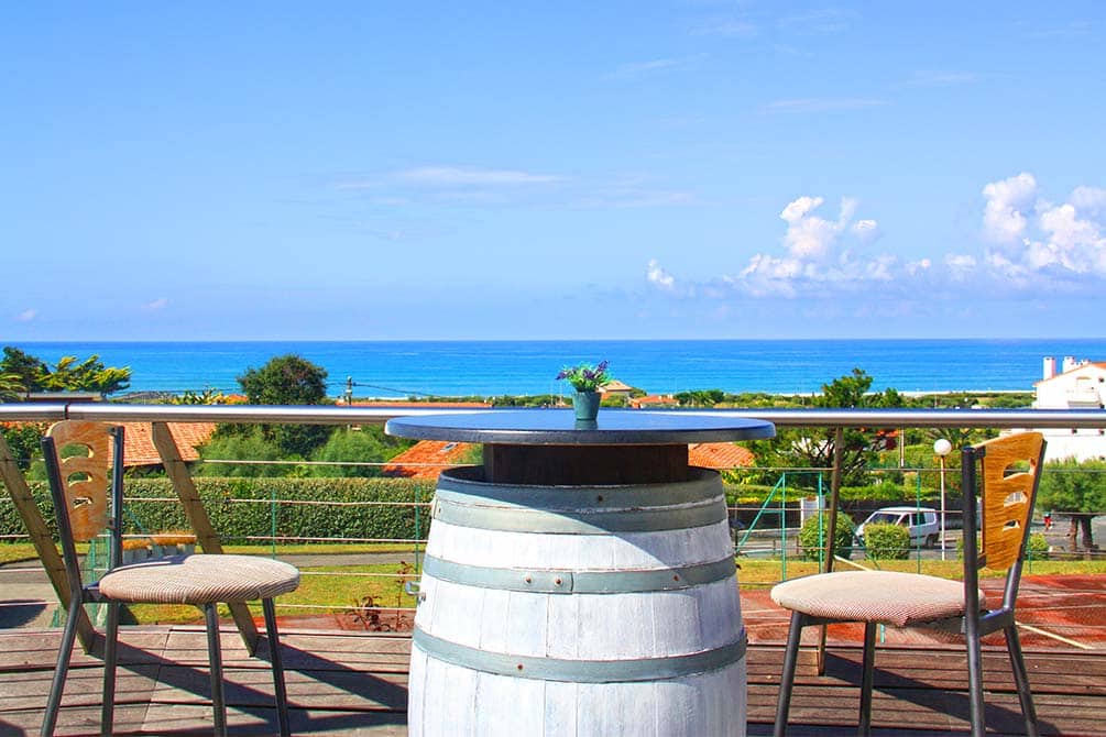 detente en terrasse au village vacances azureva anglet 