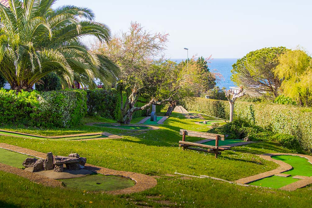 mini golf pays basque village vacances azureva anglet 