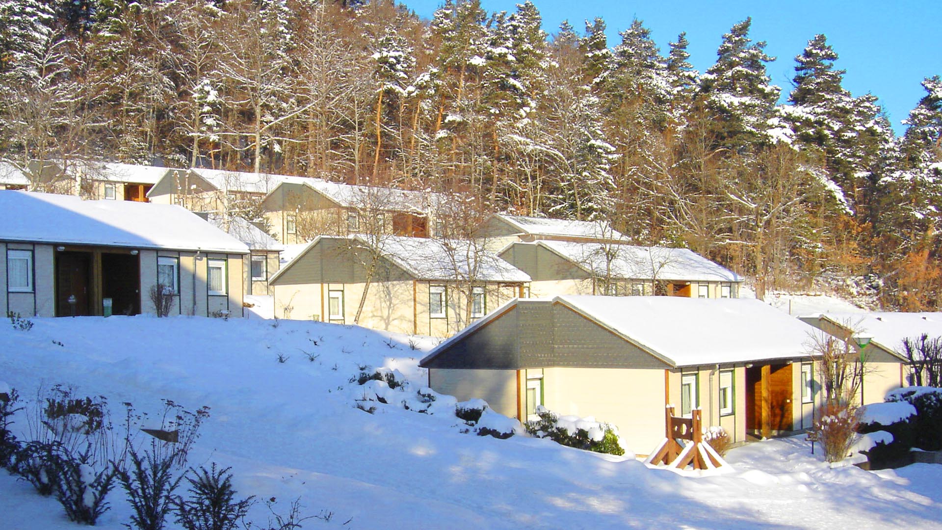 les hebergements au village vacances azureva murol puy de dome l'hiver 