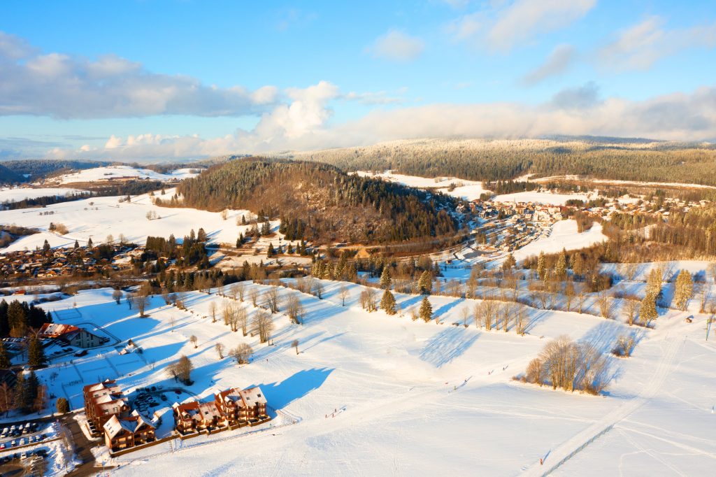 le village vacances azureva metabief dans le jura l'hiver