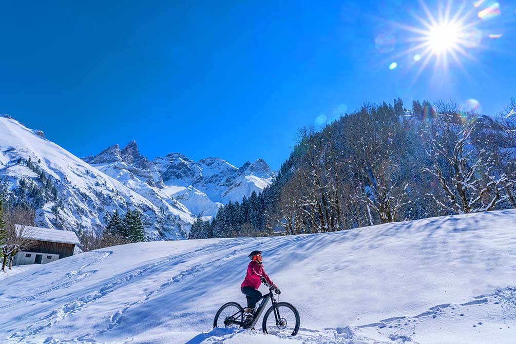 rando vtt dans la neige avec le village vacances azureva metabief dans le jura
