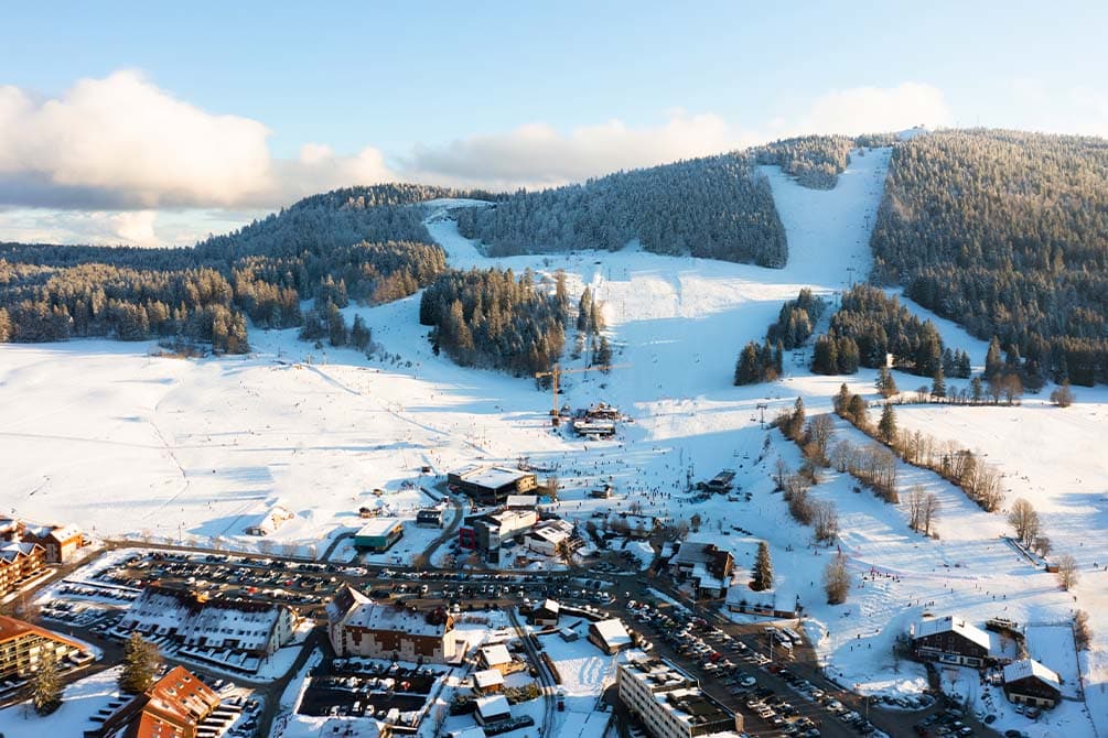 l'hiver au ski en famille avec le village vacances azureva metabief dans le jura