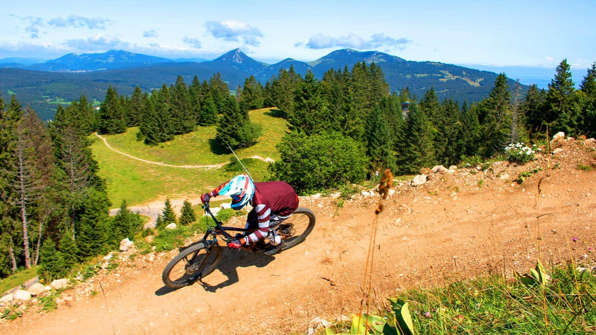 vtt dans la nature au village vacances azureva metabief dans le jura 