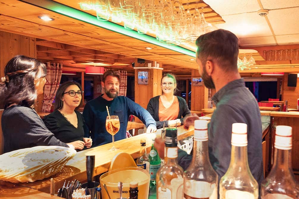 animation au bar du village vacances azureva de la clusaz les confins 