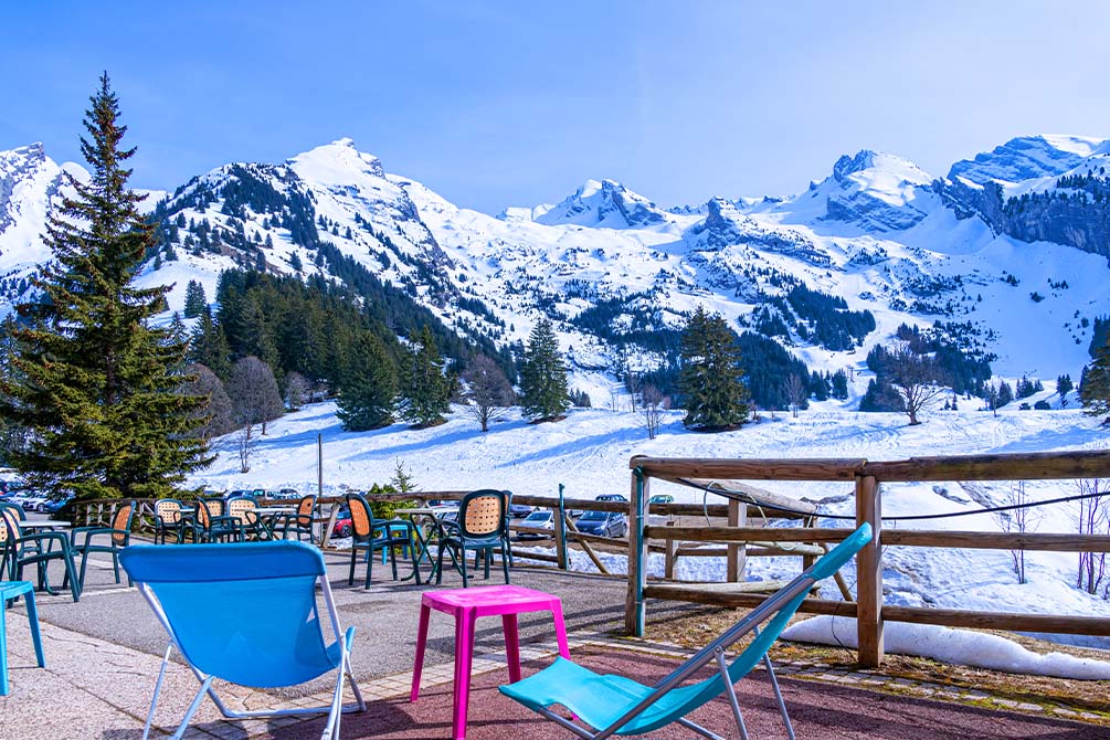 detente sur la terrasse du village vacances azureva de la clusaz les confins 