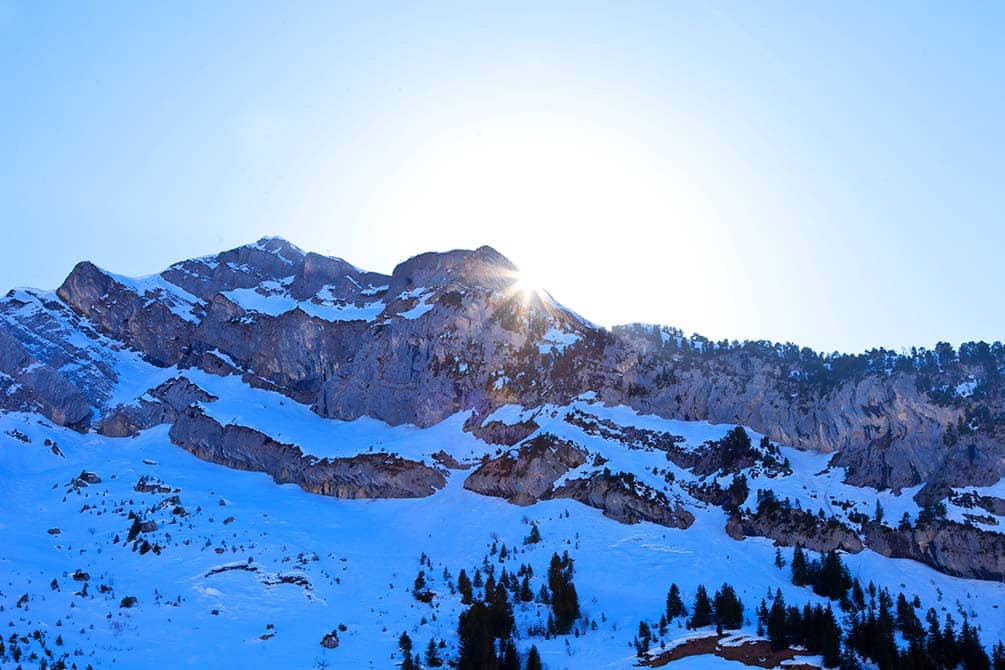 la montagne le mont blanc l'hiver au village vacances azureva de la clusaz les confins en savoie 