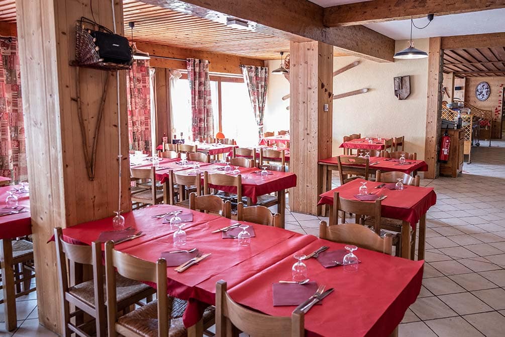 le restaurant de montagnde au village vacances azureva de la clusaz les confins