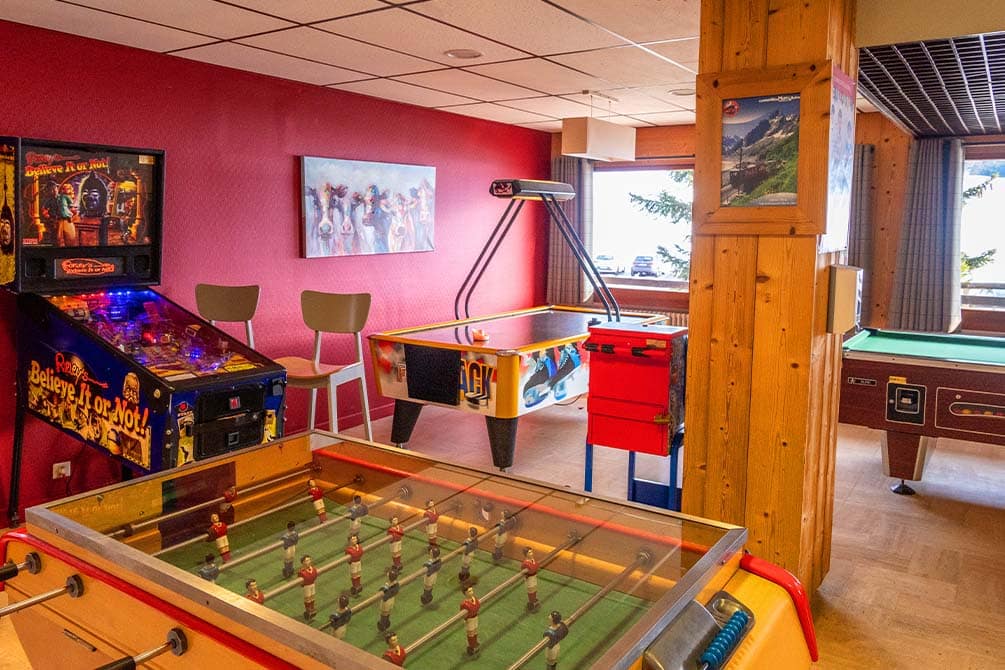 la salle de jeux du village vacances azureva de la clusaz les confins