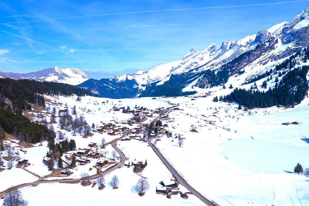 le mont blanc avec le village vacances azureva de la clusaz les confins en savoie  