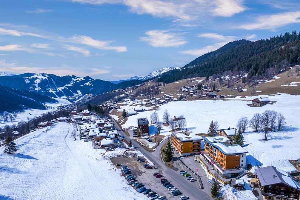 le ski au village vacances azureva de la clusaz les confins en hiver 