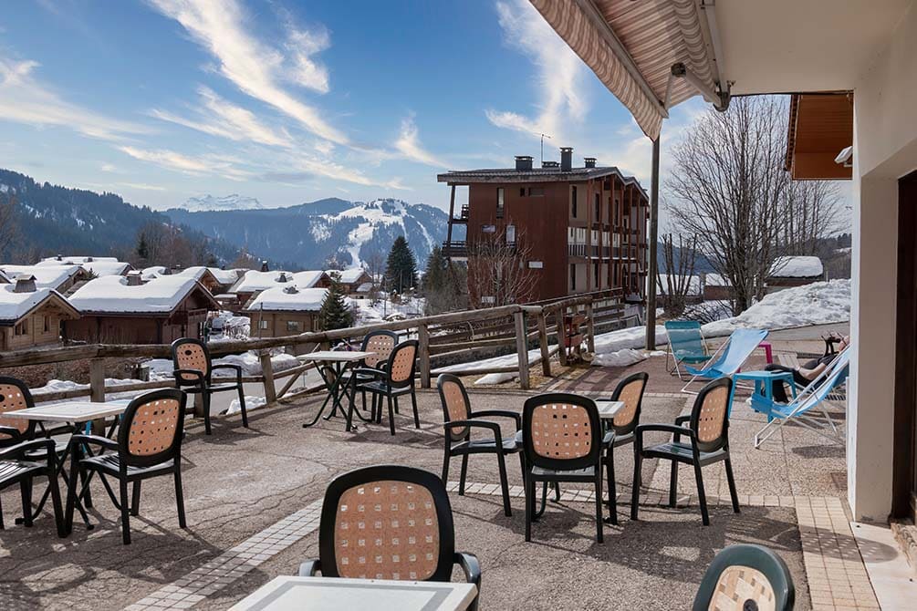 la terrasse du village vacances azureva de la clusaz les confins 