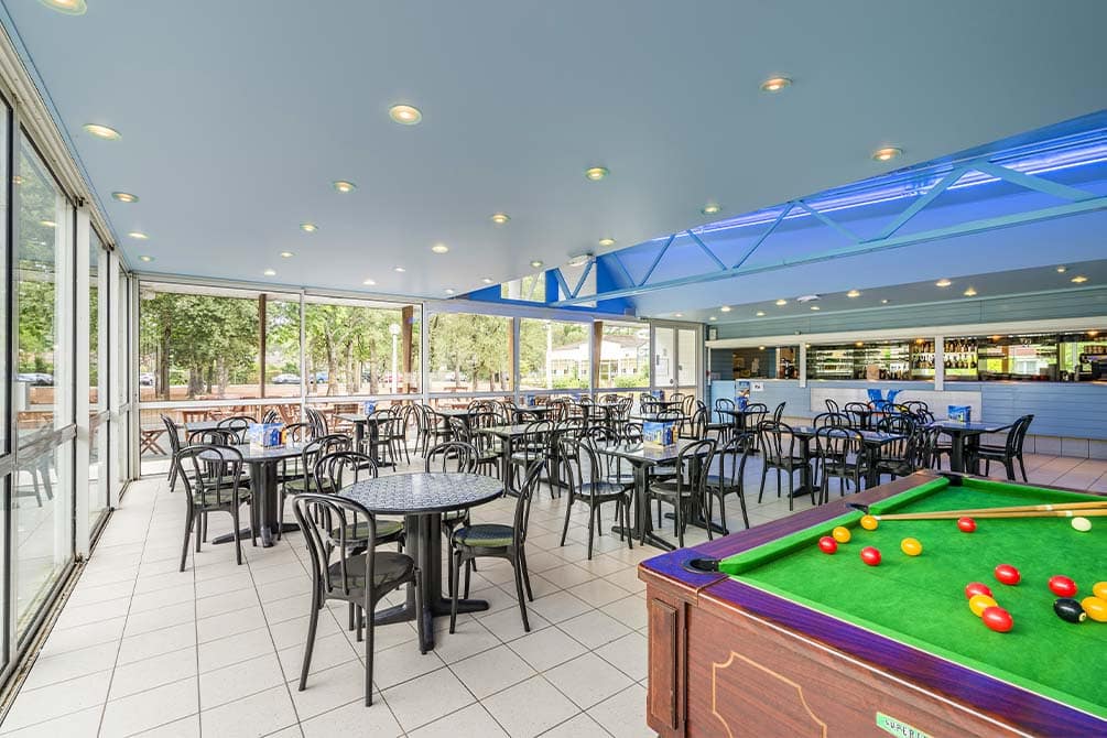 le billard au bar du village vacances azureva longeville sur mer en vendee 