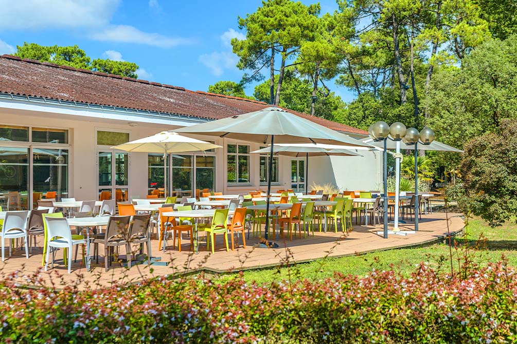 la terrasse du village vacances azureva longeville sur mer en vendee 