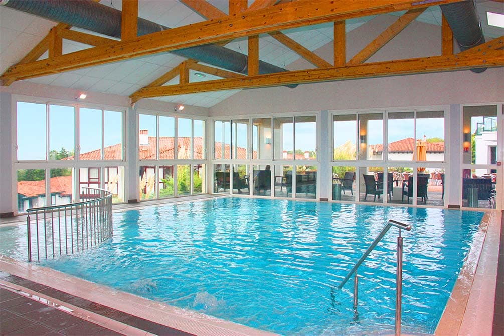 la piscine chauffee du village vacances azureva hendaye au pays basque 