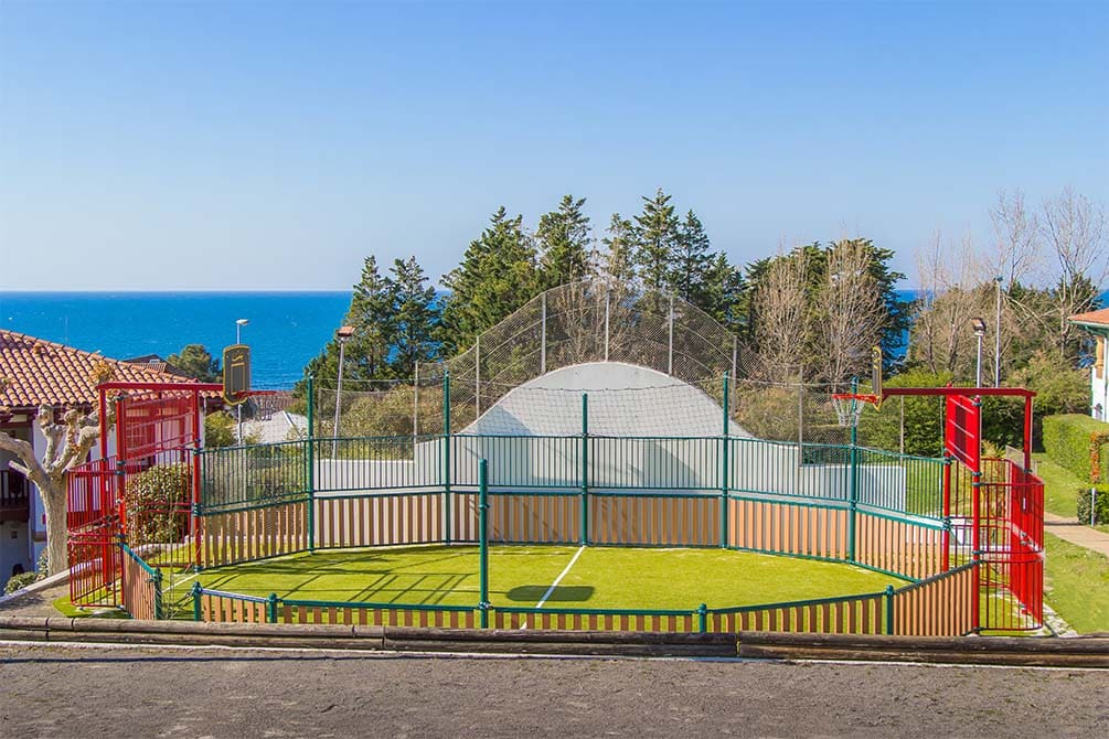 terrain de basket du village vacances azureva hendaye au pays basque 