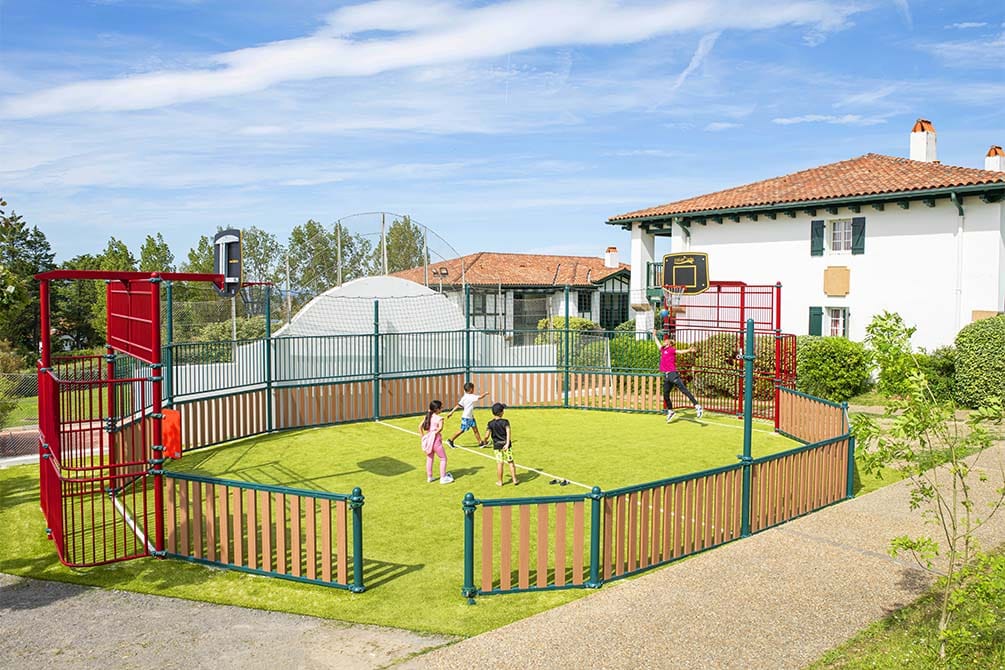 terrains de sports du village vacances azureva hendaye au pays basque 