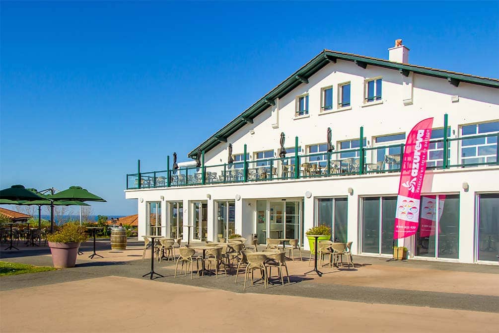 terrasse du bar du village vacances azureva hendaye au pays basque 
