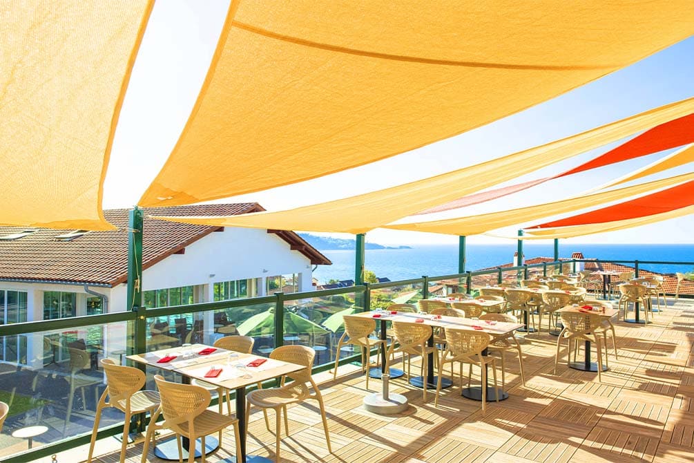 la terrasse du village vacances azureva hendaye au pays basque 