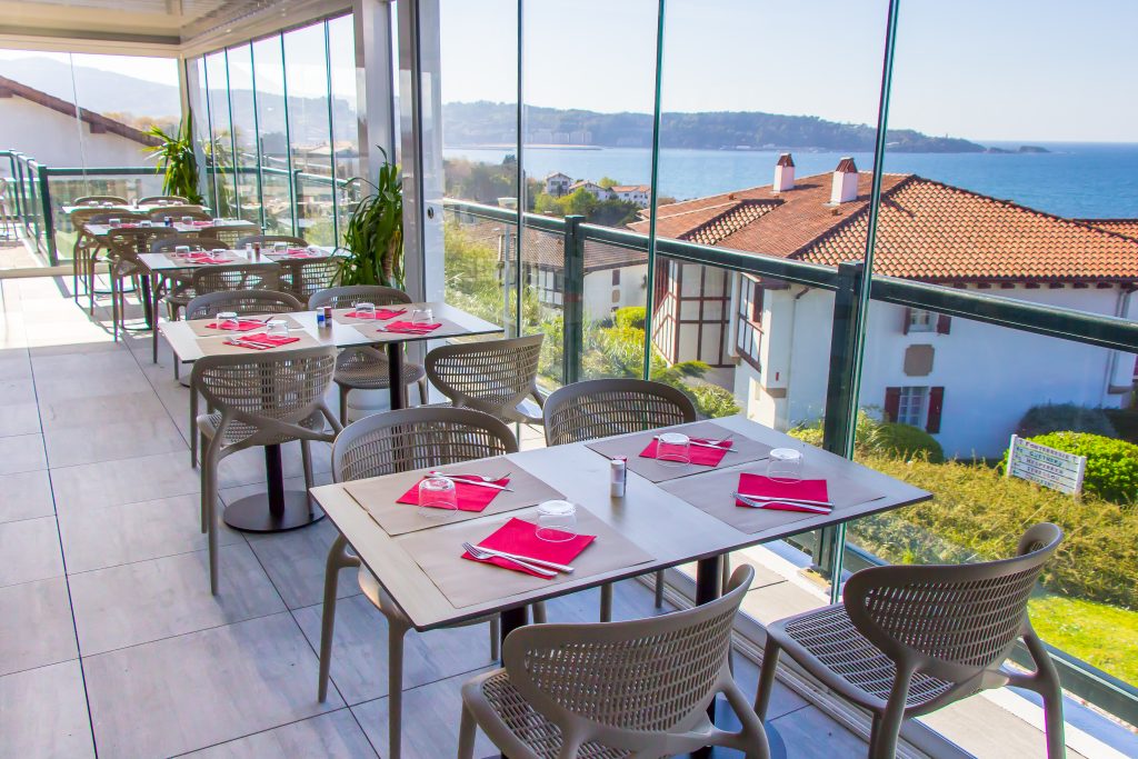 la terrasse du restaurant d'azureva hendaye 
